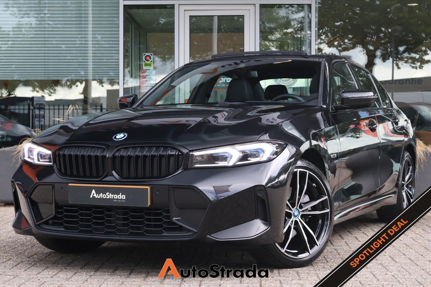 BMW 3-serie - (g20) 320e M-Sport 204pk SoH 96% | Sfeer | Camera | Pano | Trekhaak | Adaptive LED | Cruis - AutoWereld.nl
