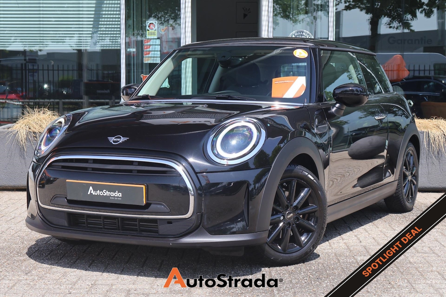 MINI 3-Deurs - Mini (f56) 1.5 Business Edition 102pk | Automaat | Sfeer | Navigatie | LED | Carplay | Uni - AutoWereld.nl