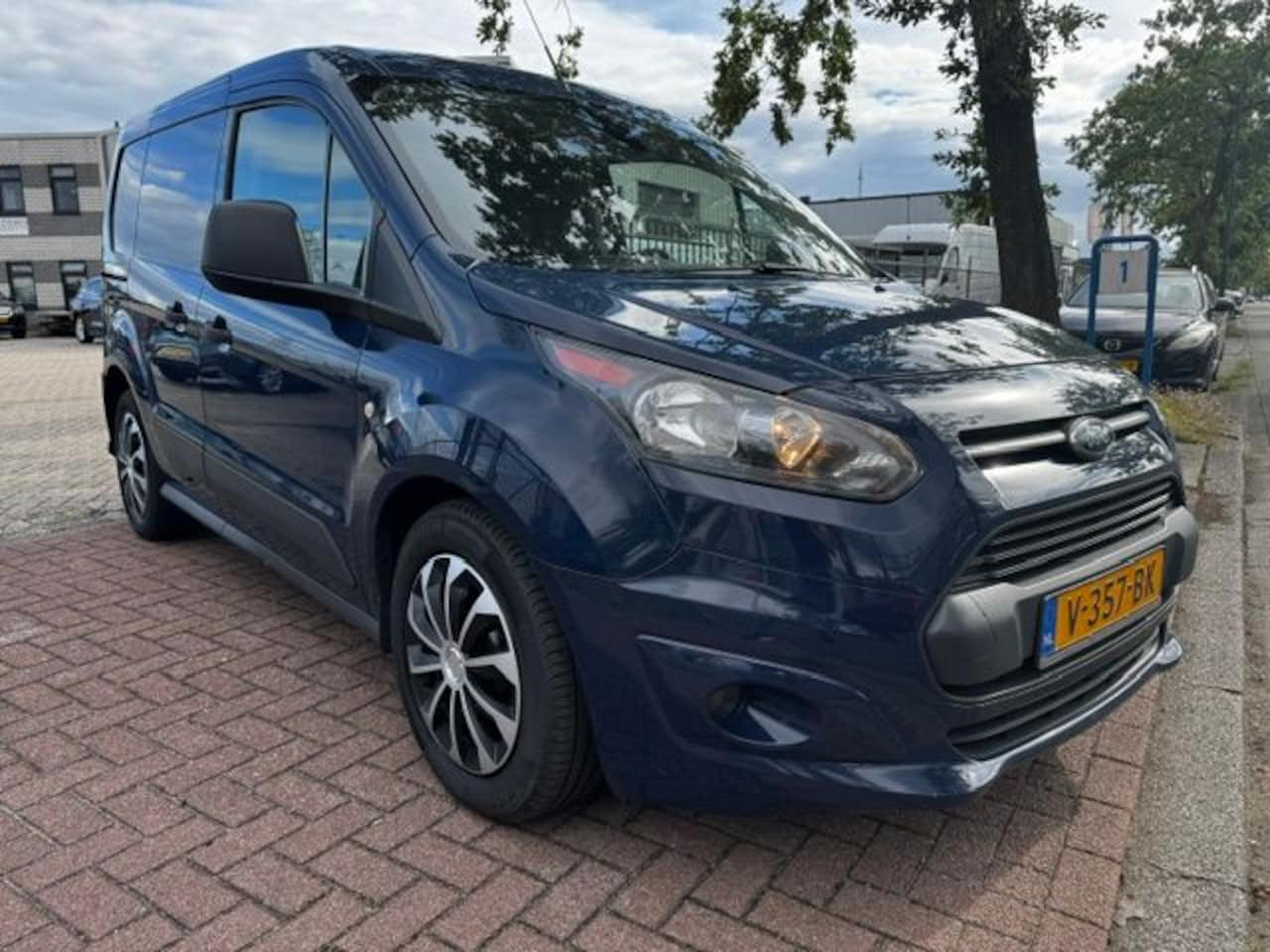 Ford Transit Connect - 1.5 TDCI Trend 3 Zits Euro 6 Airco,Navigatie,Camera Nette Auto - AutoWereld.nl