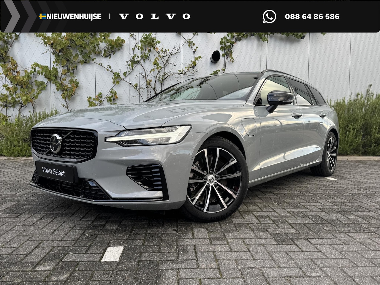 Volvo V60 - 2.0 T8 Plug-in Hybrid AWD Plus Dark | PHEV | Trekhaak | Sportstoelen | Panoramadak | Harma - AutoWereld.nl