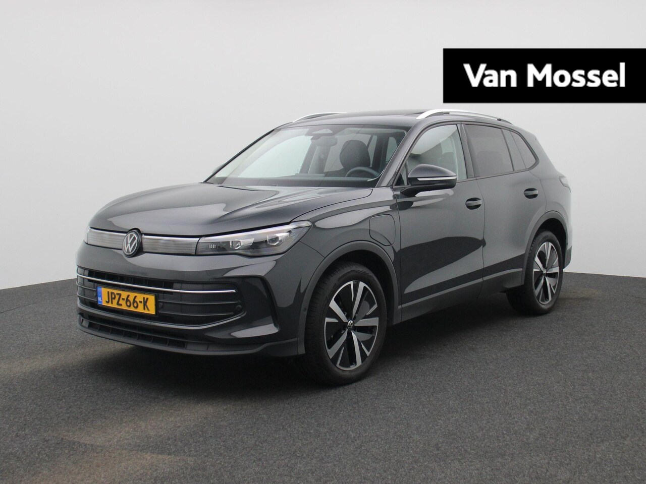 Volkswagen Tiguan - 1.5 eHybrid Life Edition 204 PK | Panoramadak | Stoelverwarming | LED Koplampen | Apple Ca - AutoWereld.nl