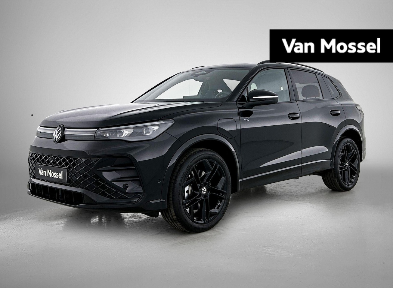 Volkswagen Tiguan - 1.5 eHybrid R-Line Edition 204 PK Plug in Hybride | Panoramadak | Black Style | Apple Carp - AutoWereld.nl