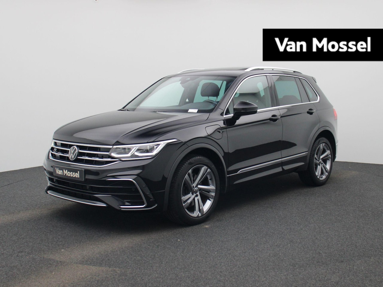 Volkswagen Tiguan - 1.4 TSI eHybrid R-Line Business 245 PK| Panoramadak | Navigatie Pro | Stoelverwarming Voor - AutoWereld.nl