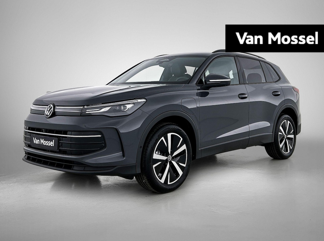 Volkswagen Tiguan - 1.5 eHybrid Limited Edition 204 PK | Automaat | Navigatie | Trekhaak inklapbaar | 360 Came - AutoWereld.nl