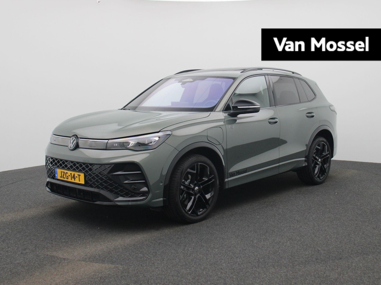 Volkswagen Tiguan - 1.5 eHybrid R-Line Edition 272 PK| Origineel Nederlands | 1e Eigenaar | Panoramadak | Trek - AutoWereld.nl