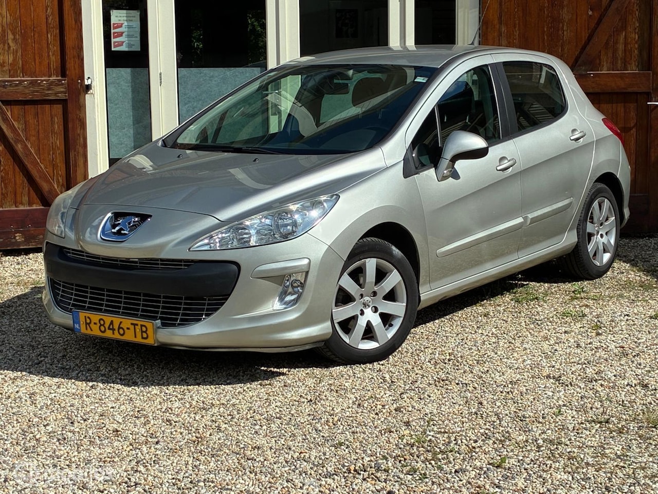 Peugeot 308 - 1.6 VTi XT Automaat met nieuwe motor - AutoWereld.nl