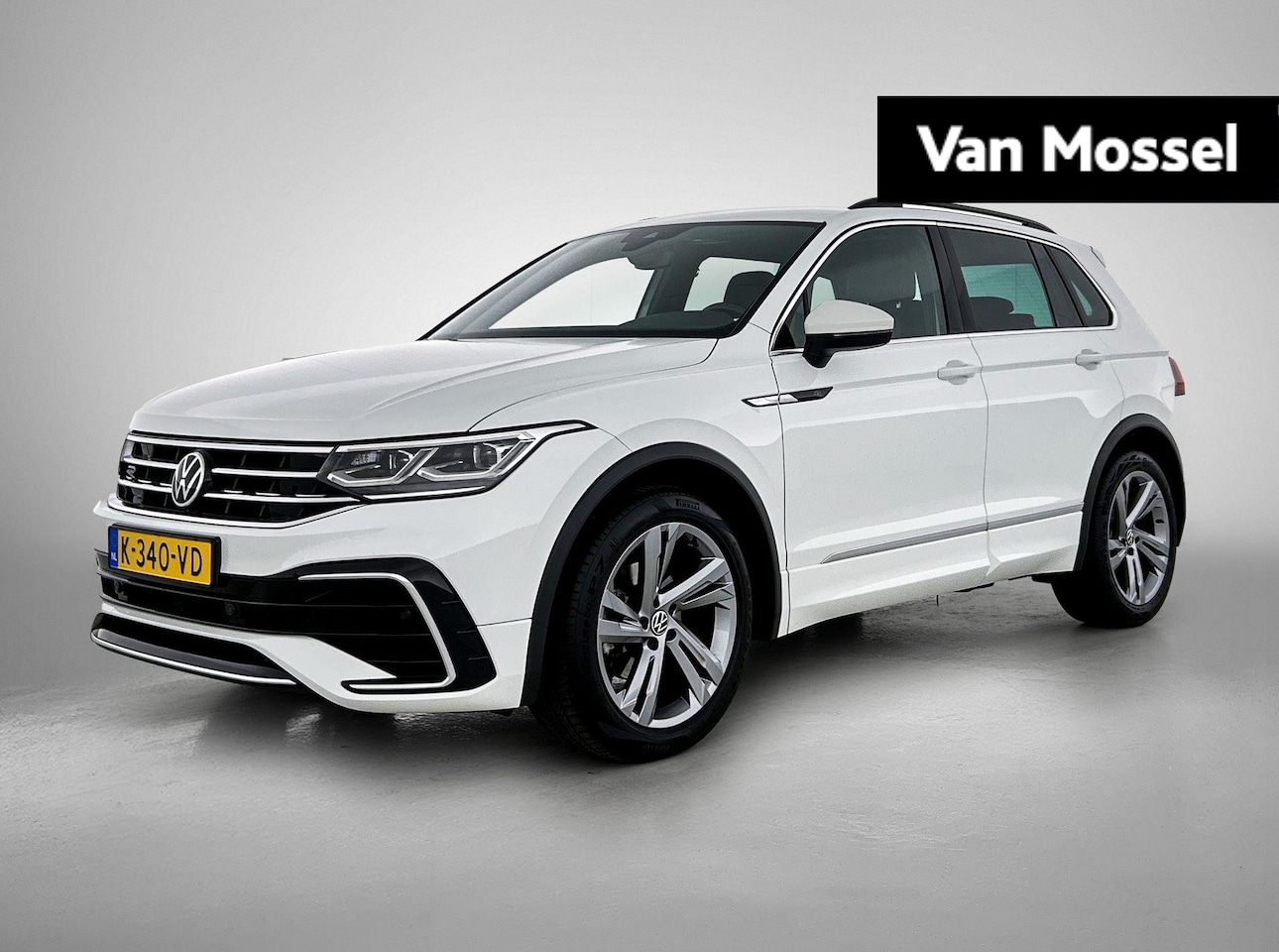 Volkswagen Tiguan - 1.5 TSI R-Line | Automaat | Airco | R-line | 19 Inch Velgen | Cruise control | Parkeersens - AutoWereld.nl