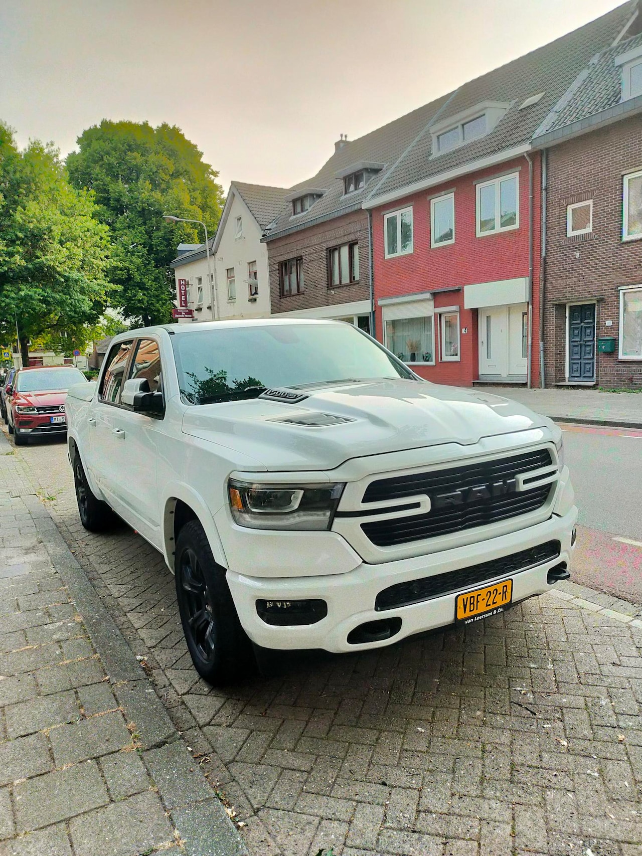 Dodge Ram 1500 - 5.7 V8 4x4 Crew Cab Laramie - AutoWereld.nl
