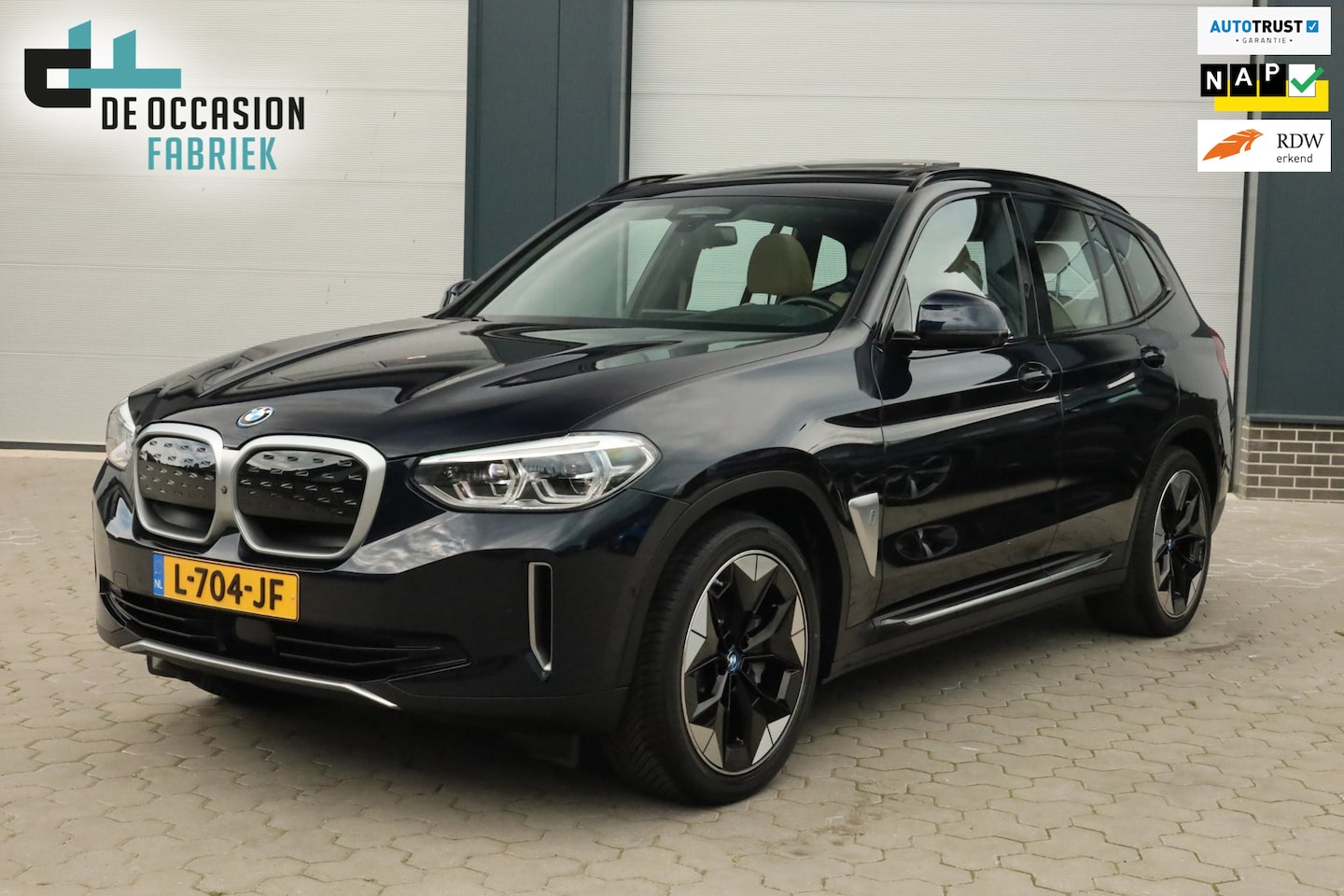 BMW iX3 - High Executive 80 kWh Pano Trekhaak Keyless Memory Headup Harman Kardon - AutoWereld.nl