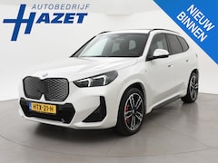 BMW iX1 - eDrive20 67 kWh M-SPORT *46 KM NIEUW* + PANORAMA | PREMIUM | 19 INCH | M-REMMEN