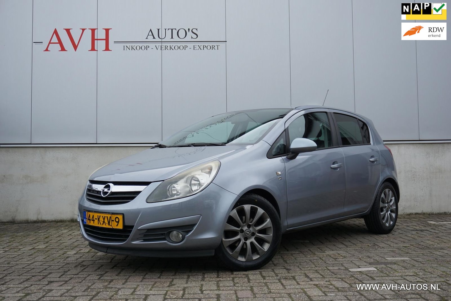 Opel Corsa - 1.2-16V '111' Edition 1.2-16V '111' Edition - AutoWereld.nl