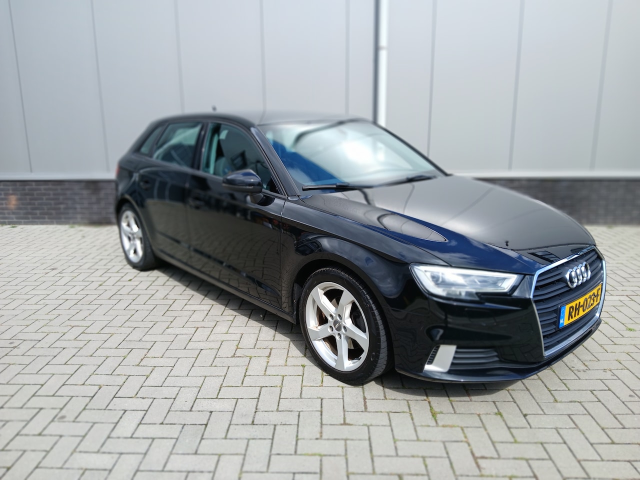 Audi A3 Sportback - 1.0 TFSI Sport Lease Edition Met lichte vangrailschade - AutoWereld.nl