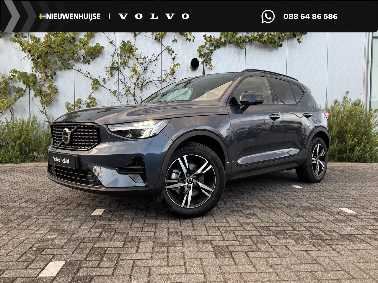 Volvo XC40 - 2.0 B4 Plus Dark | Trekhaak | Harman Kardon Audio | Achteruitrijcamera | Parkeersensoren | - AutoWereld.nl