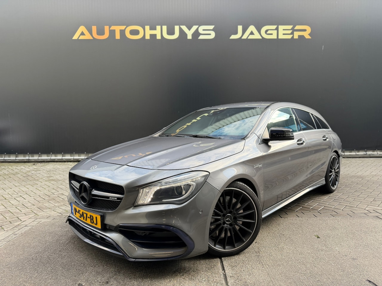 Mercedes-Benz CLA-klasse Shooting Brake - AMG 45 4MATIC OrangeArt Edition Schaalstoelen - AutoWereld.nl