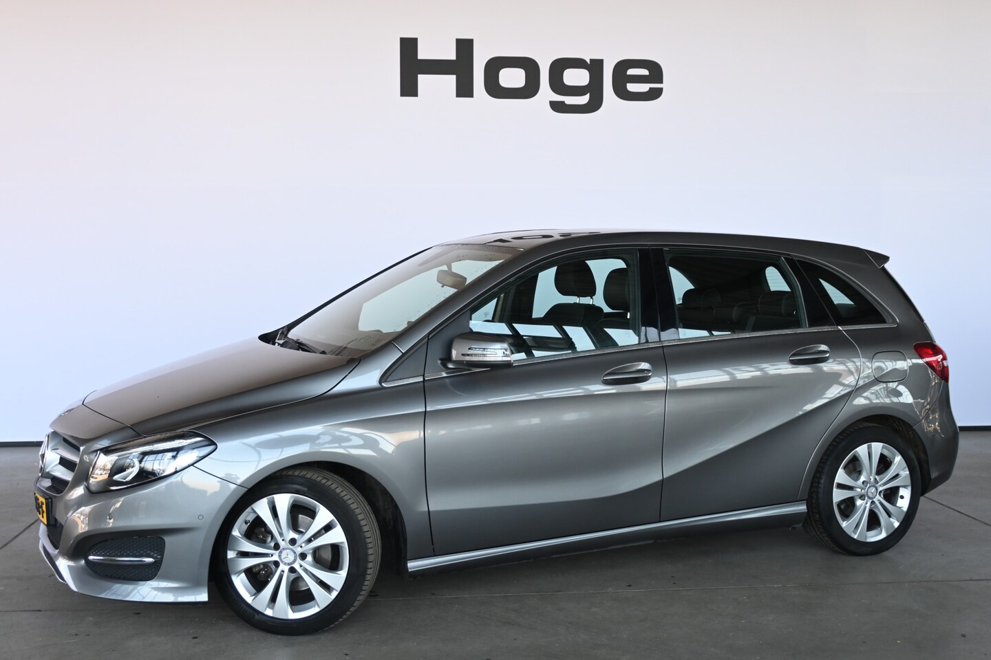 Mercedes-Benz B-klasse - 180 Ambition Automaat Clima Navigatie LED Rijklaarprijs! Inruil Mogelijk! - AutoWereld.nl