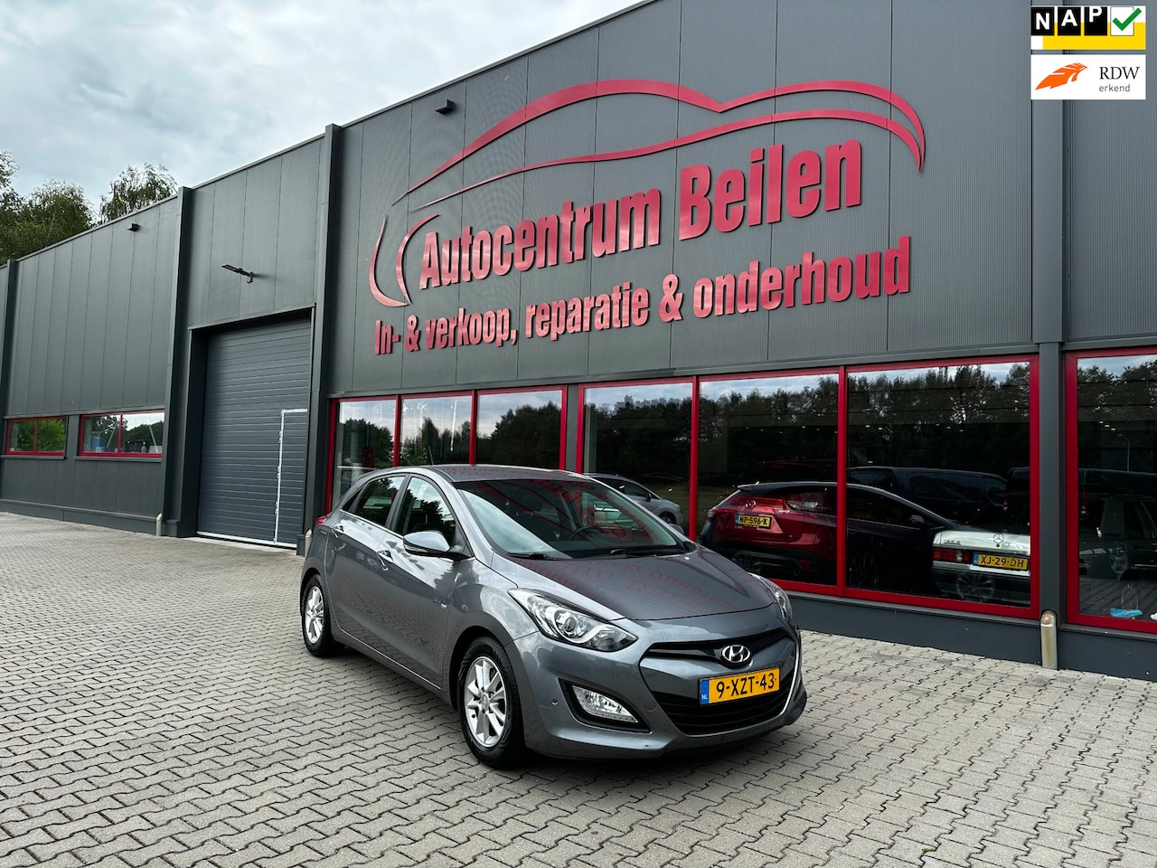 Hyundai i30 - 1.6 GDI i-Motion Plus / Camera / PDC / Navi / Cruise / Clima / Trekhaak / 6-Versnell. / - AutoWereld.nl