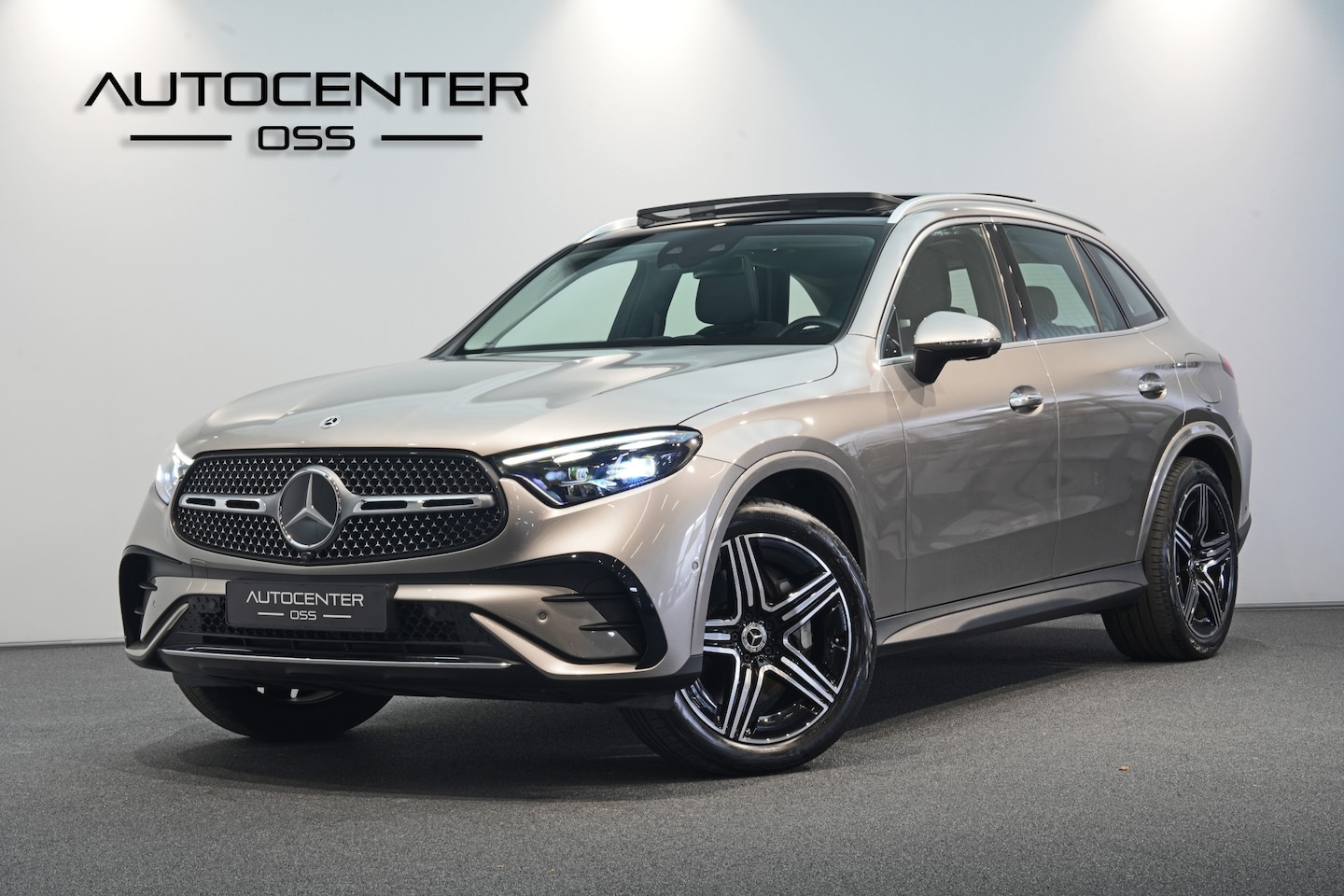 Mercedes-Benz GLC-klasse - 400e 4MATIC AMG ✅ LUCHTVERING ✅ ACHTERAS BESTURING ✅ TREKHAAK ✅ ADAP CRUISE ✅ PANO ✅ BURME - AutoWereld.nl