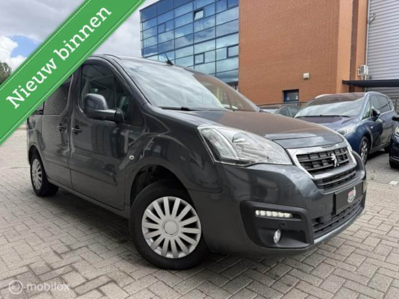 Peugeot Partner Tepee - 1.2 PureTech Allure 1.2 PureTech Allure - AutoWereld.nl