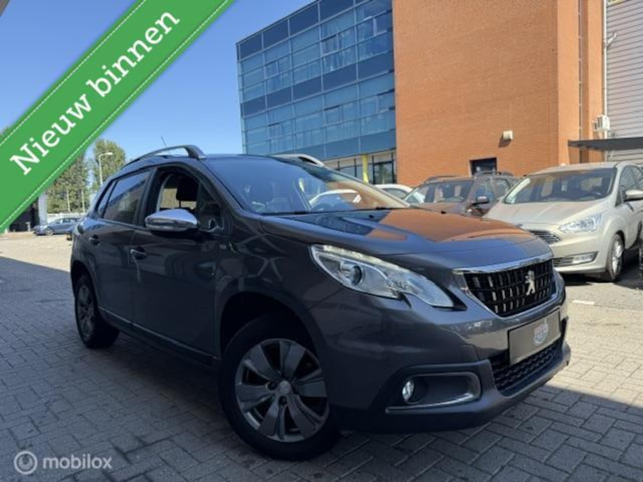 Peugeot 2008 - 1.2 Benzine Style Navi Cruise C Parkeersensoren - AutoWereld.nl