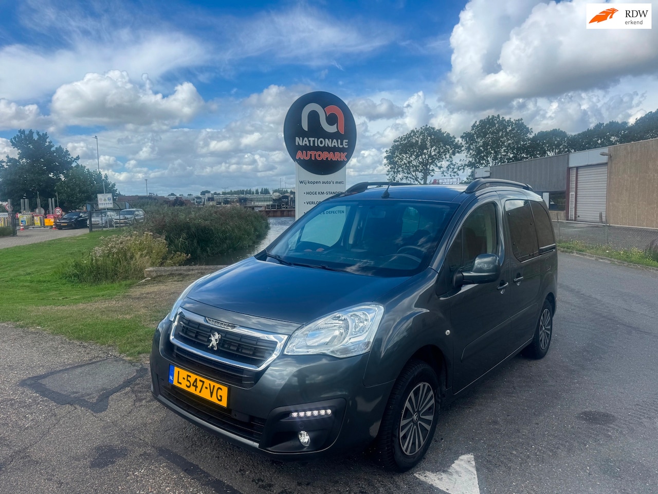 Peugeot Partner Tepee - 2017 * 1.2 PureTech Active * MPV * APK * - AutoWereld.nl