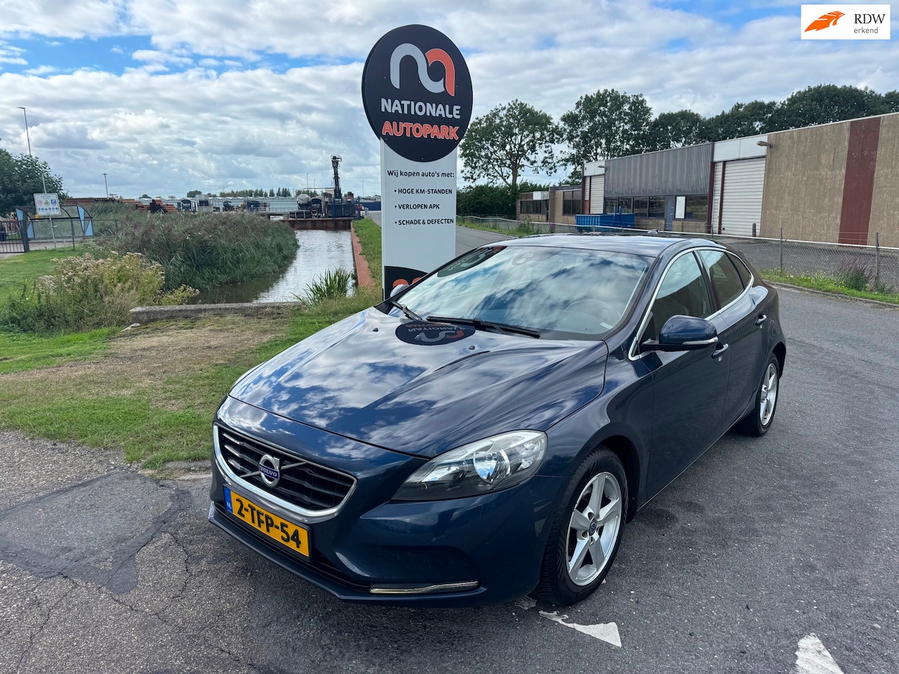 Volvo V40 - 2014 * 1.6 D2 Momentum * Export & Handel only - AutoWereld.nl