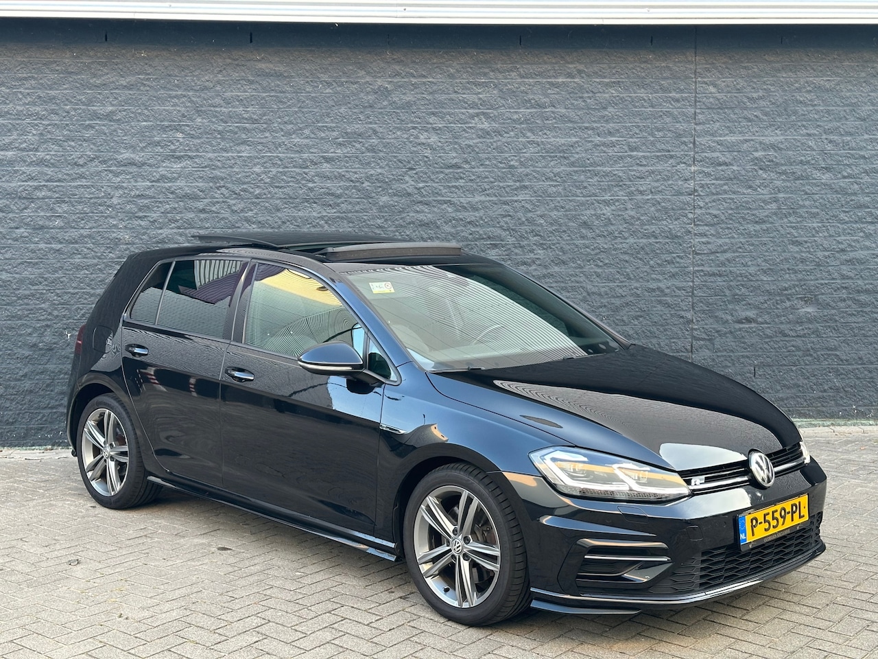 Volkswagen Golf Variant - 1.5 TSI Business 3x R-Line - AutoWereld.nl