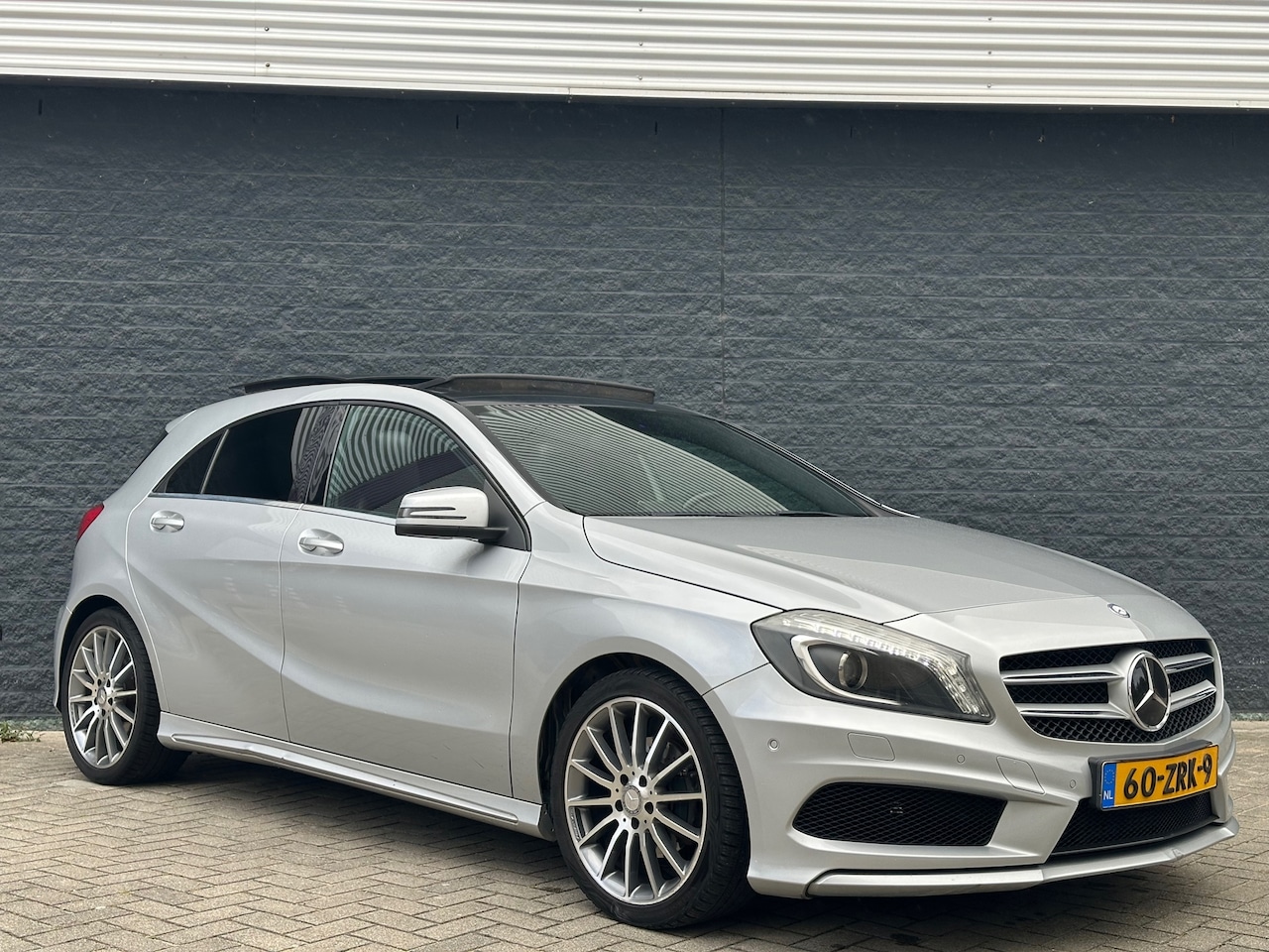 Mercedes-Benz A-klasse - 180 Amg Line Panorama/Led/Xenon/Alcantara/LM/Nap - AutoWereld.nl