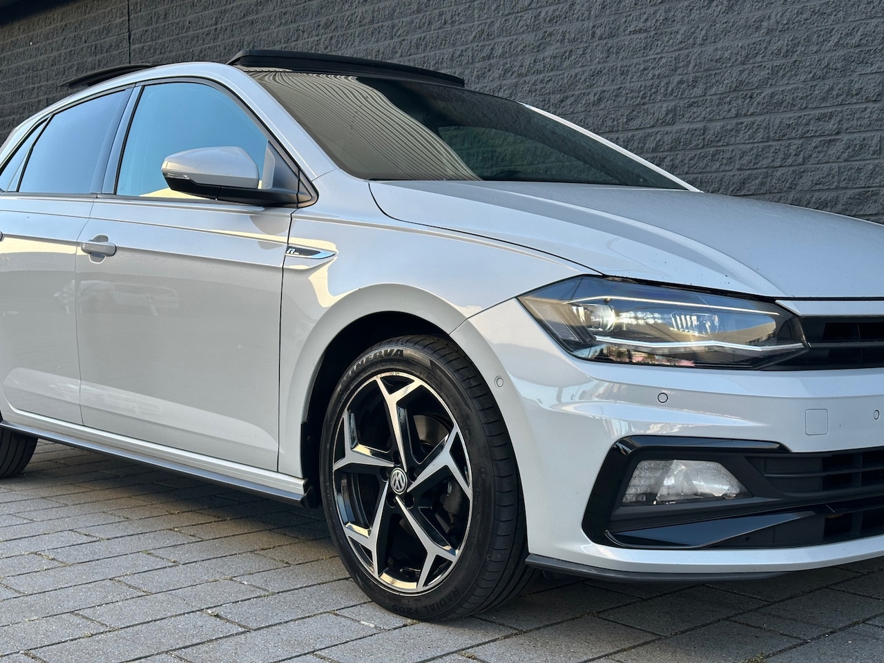 Volkswagen Polo - 1.0 TSI R-Line Automaat Panorama Beats - AutoWereld.nl