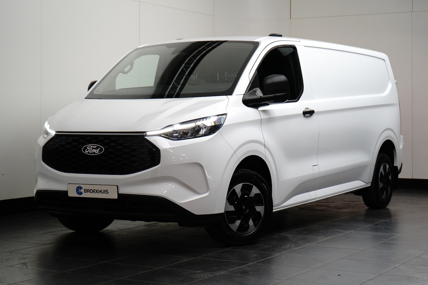 Ford E-Transit Cust. - 340 L2H1 Trend 71 kWh 340 L2H1 Trend 71 kWh - AutoWereld.nl