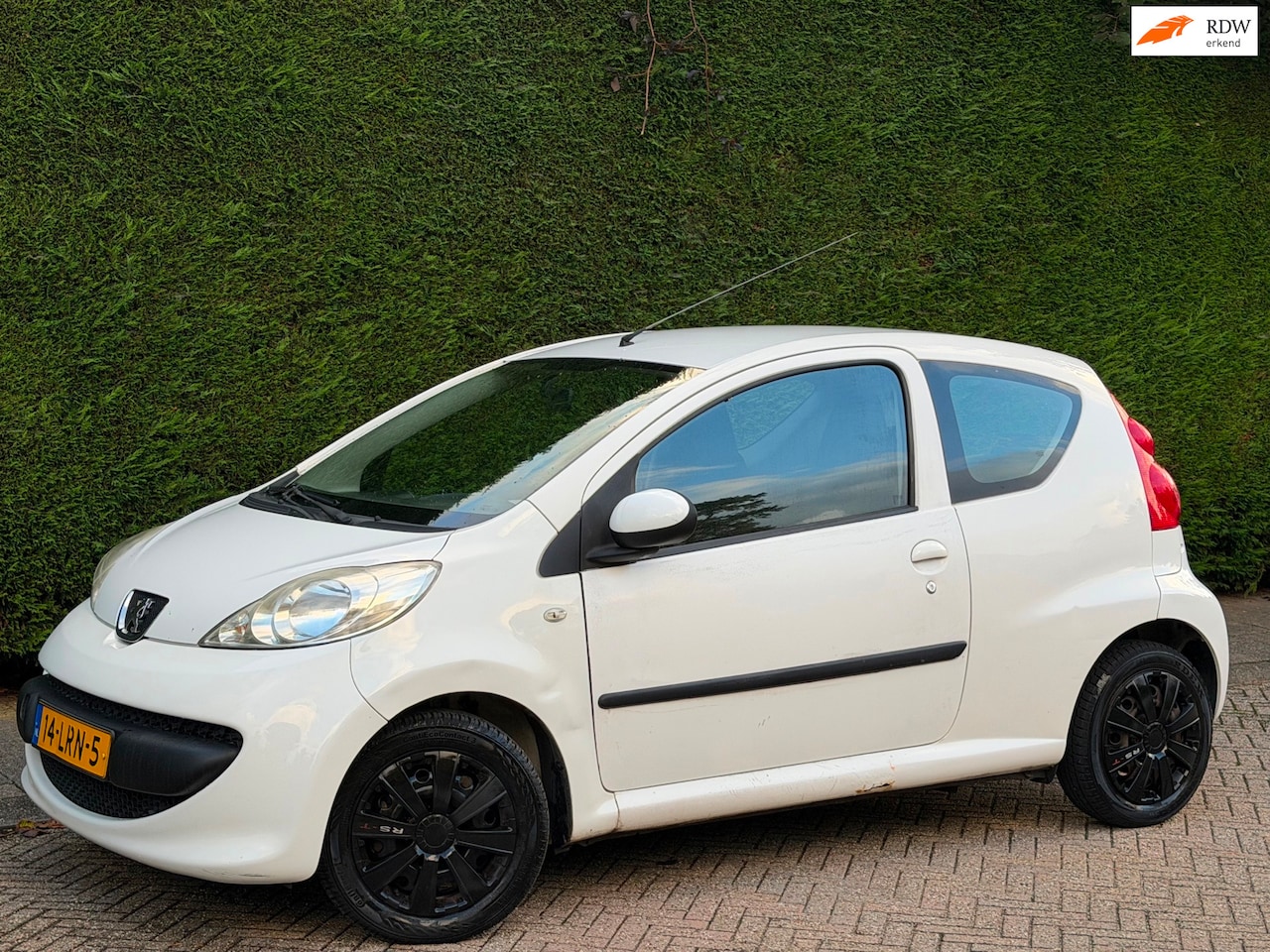 Peugeot 107 - 1.0-12V XR INRUILKOOP/RIJDGOED/APK 4-27 - AutoWereld.nl