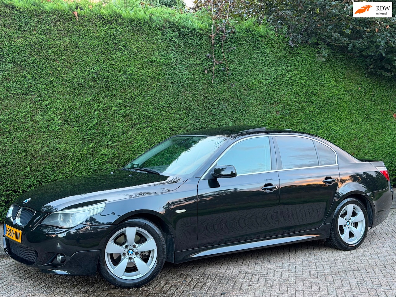 BMW 5-serie - 525i RIJDGOED/M-PAKKET/DAK/XENON/LEER/NAVI - AutoWereld.nl