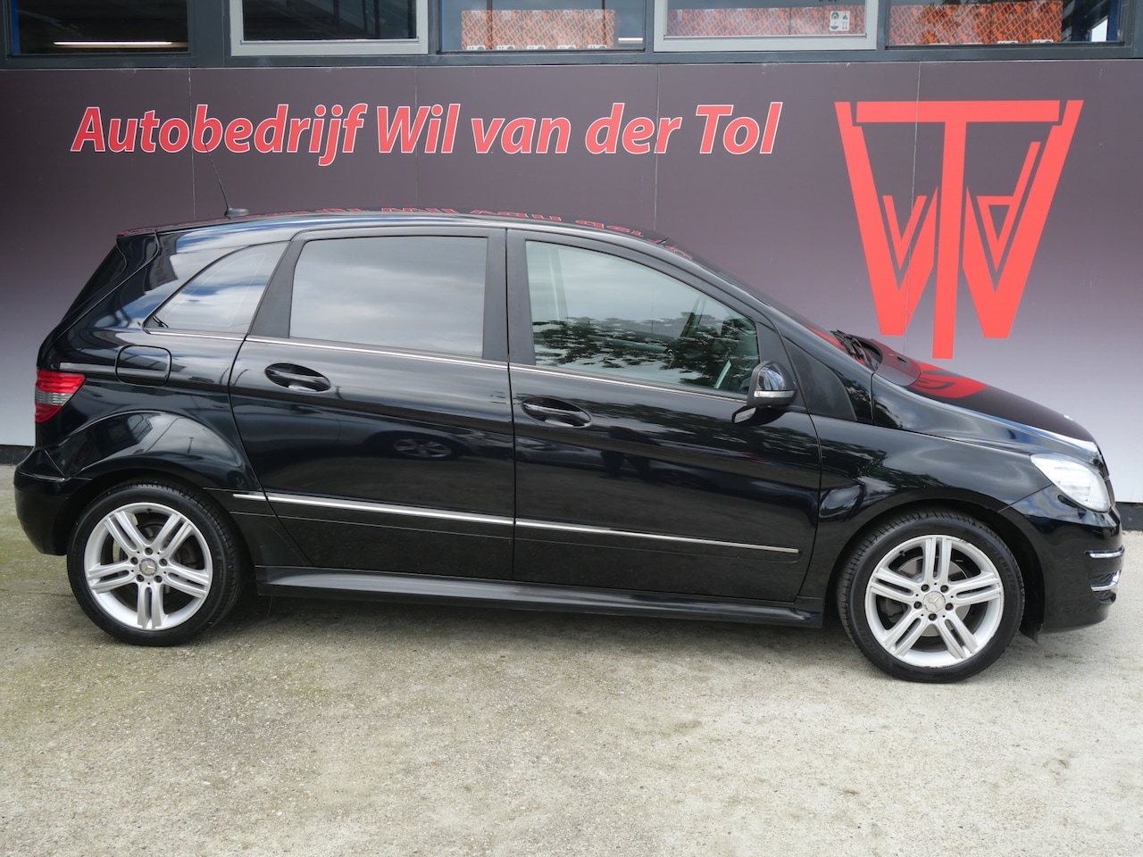 Mercedes-Benz B-klasse - 200 AUTOMAAT | CRUISE | CLIMA | ALL-SEASON | NETJES!! | APK 06-2027!! - AutoWereld.nl