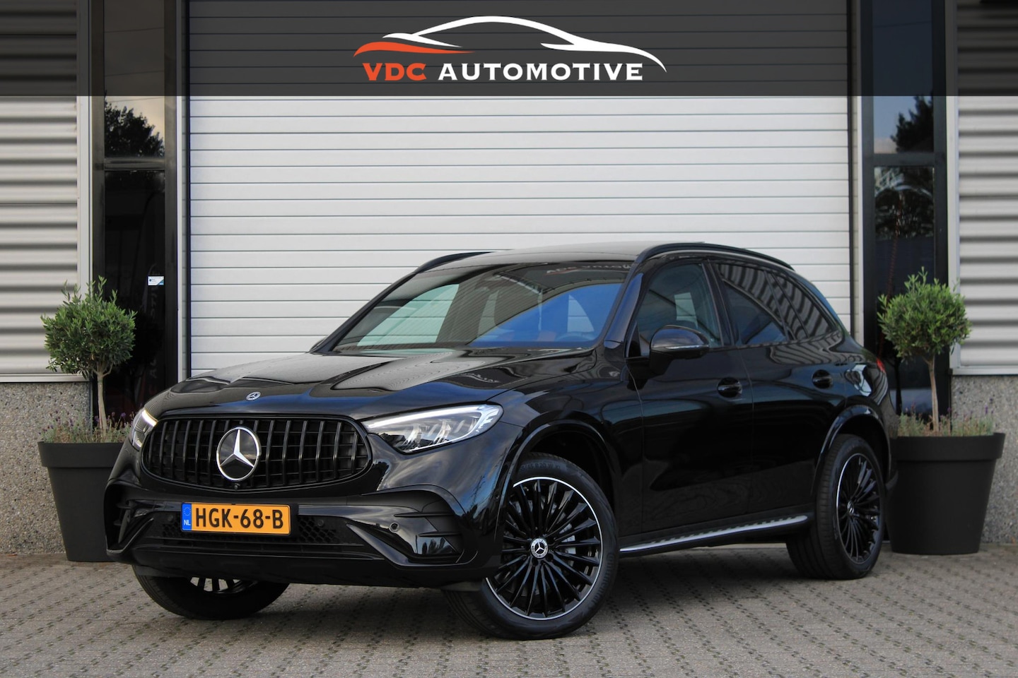 Mercedes-Benz GLC-klasse - 300e 4M AMG Pano | Memory | Bruin Leder | 360 Camera | Trekhaak | Distronic | Night | 20” - AutoWereld.nl
