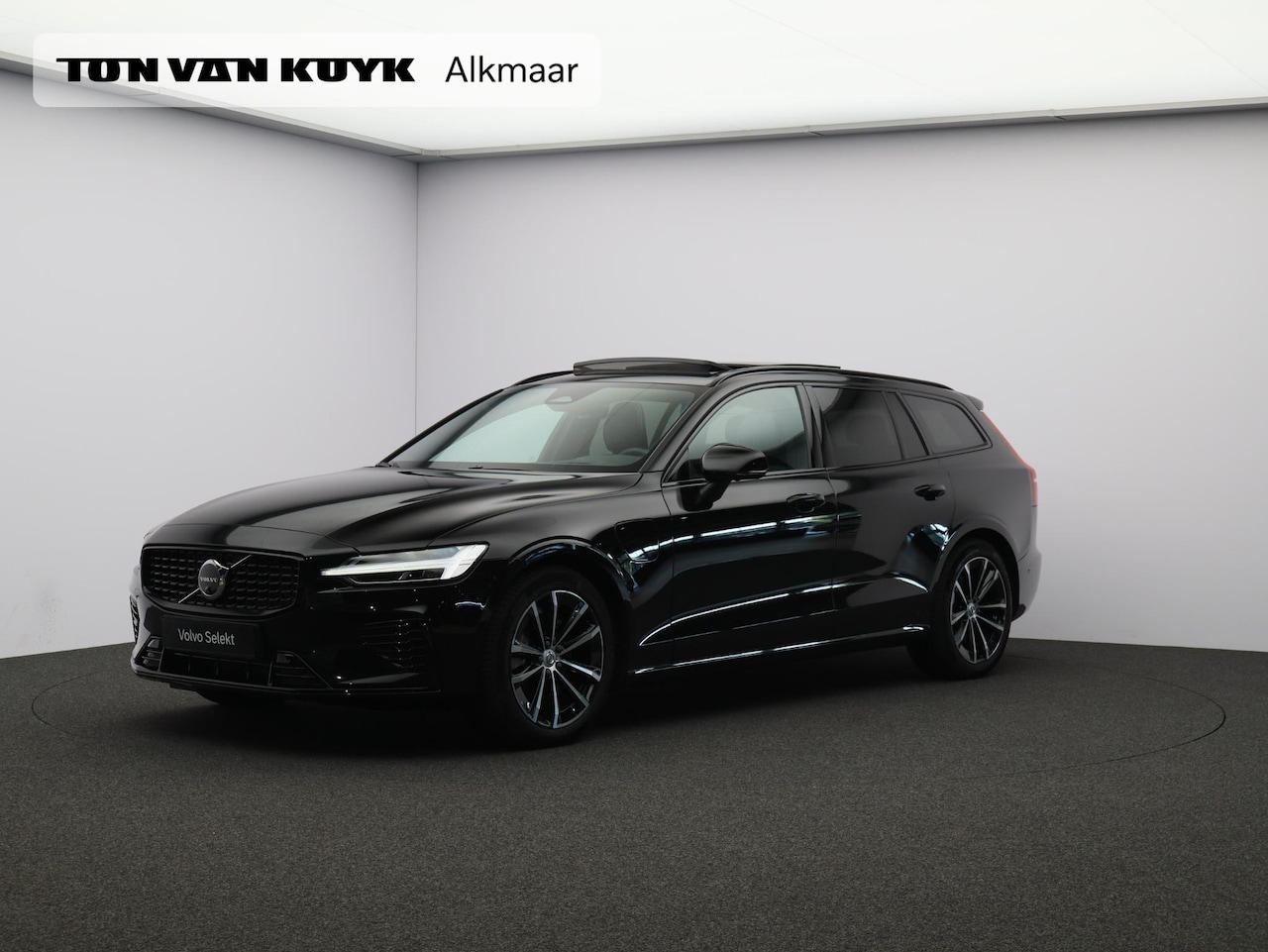 Volvo V60 - 2.0 T8 Plug-in hybrid AWD Plus Dark Trekhaak / Stoelverwarming / 360 camera / Parkeersenso - AutoWereld.nl