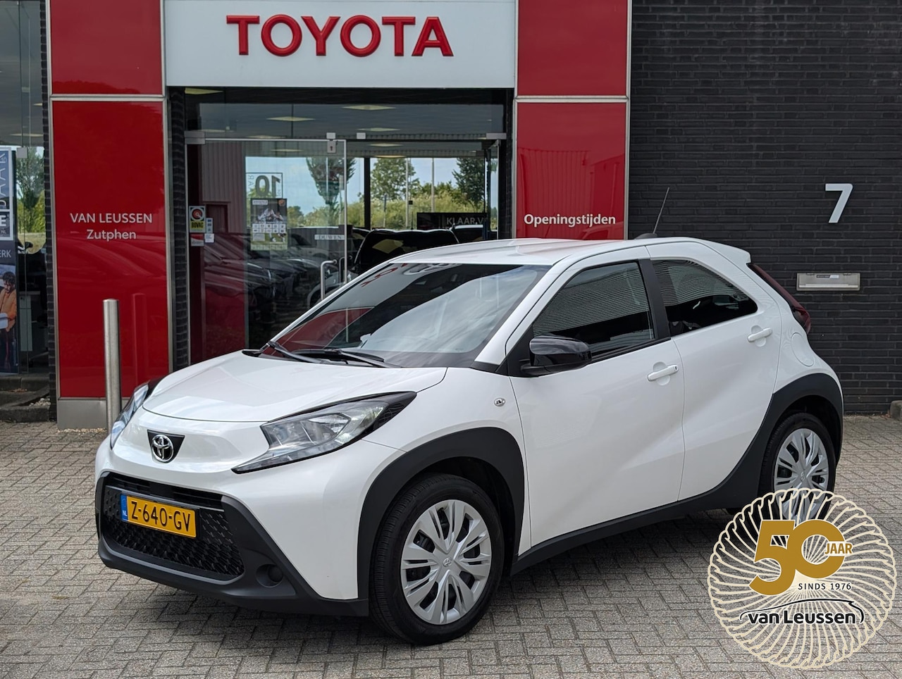 Toyota Aygo X - Play NL-AUTO 100% DEALER OH APPLE & ANDROID AIRCO CRUISE CONTROL - AutoWereld.nl