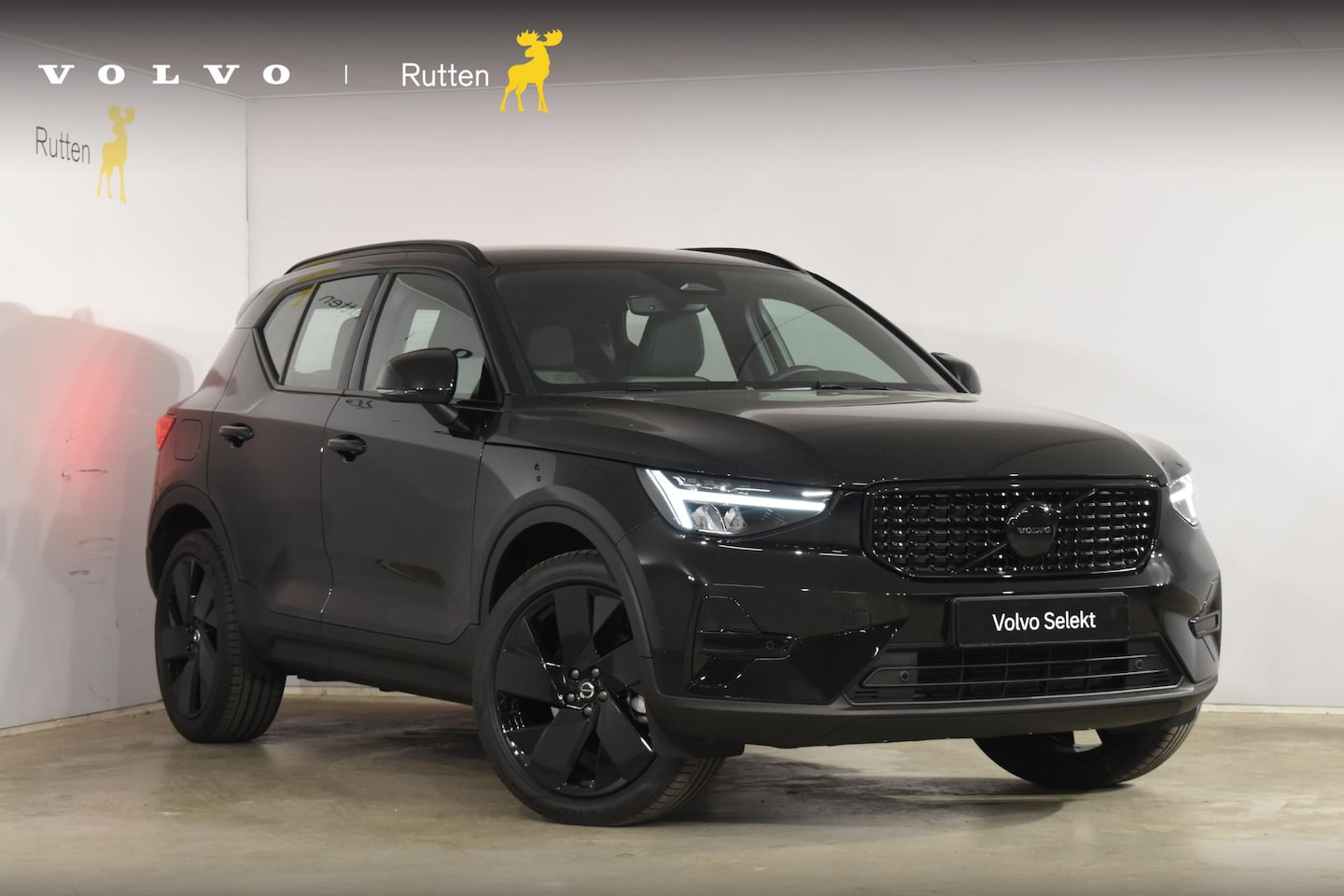 Volvo XC40 - B3 177PK Automaat Plus Black Edition / Cruise control / Harman Kardon / 20'' velgen / Elek - AutoWereld.nl