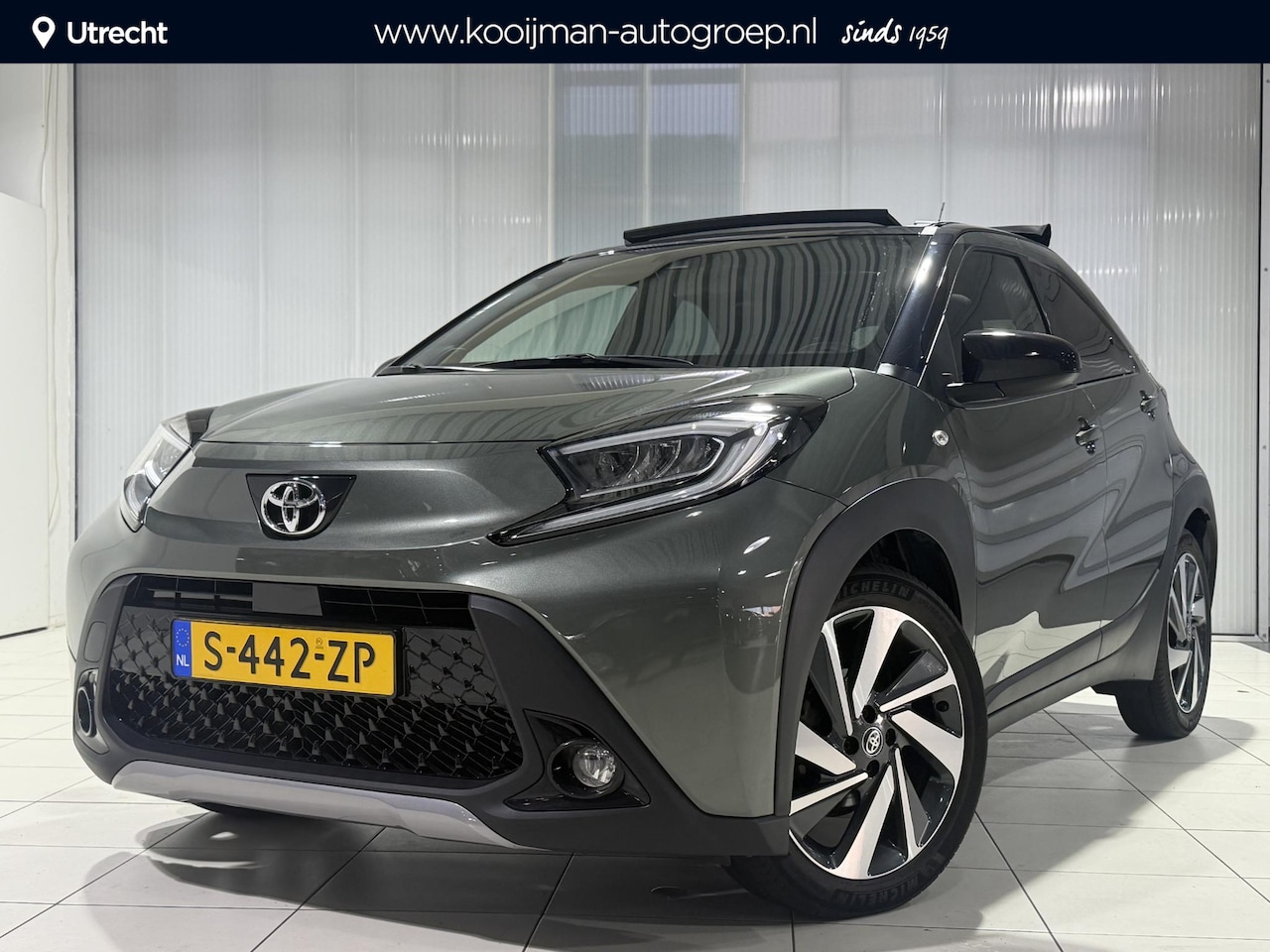 Toyota Aygo X - 1.0 VVT-i MT Envy Elektrisch Vouwdak, JBL Geluidsinstallatie, BTW auto, Apple carplay/andr - AutoWereld.nl