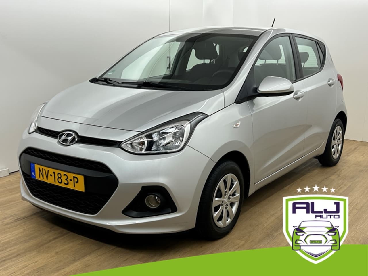 Hyundai i10 - Occasion 1.0i i-Motion Comfort | Grijs | Tweedehands Hyundai i10 | Airco | Cruisecontrol | - AutoWereld.nl