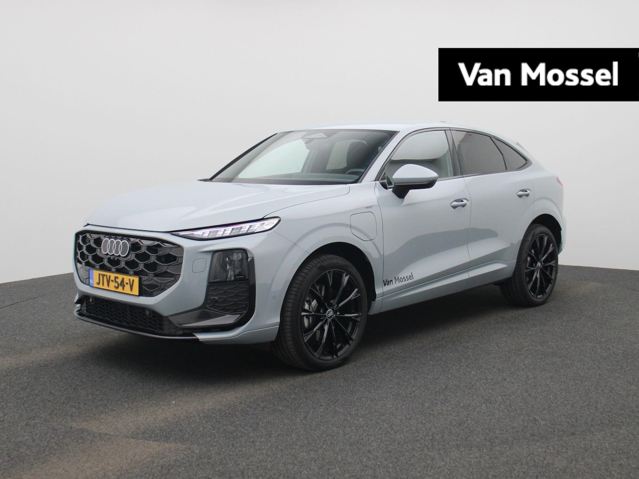 Audi Q3 Sportback - 1.5 e-hybrid S edition 272 PK l Demo l Adaptive cruise control l Camera l Stoelverwarming - AutoWereld.nl