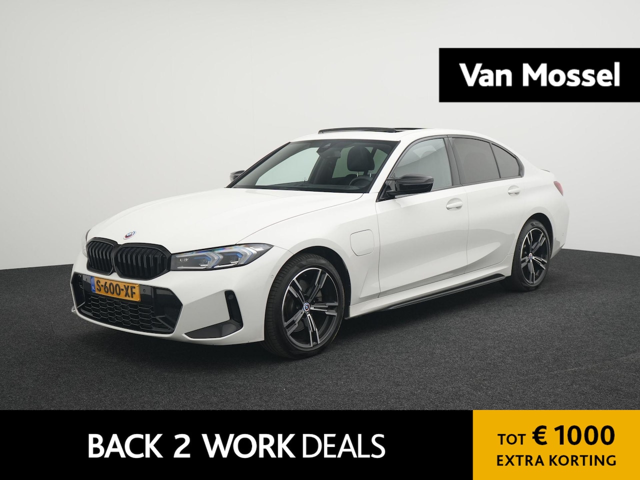 BMW 3-serie - 330e | Automaat | M Sportpakket / BMW 50 Jahre | HUD | Schuif Dak | BMW Live Cockpit Plus - AutoWereld.nl