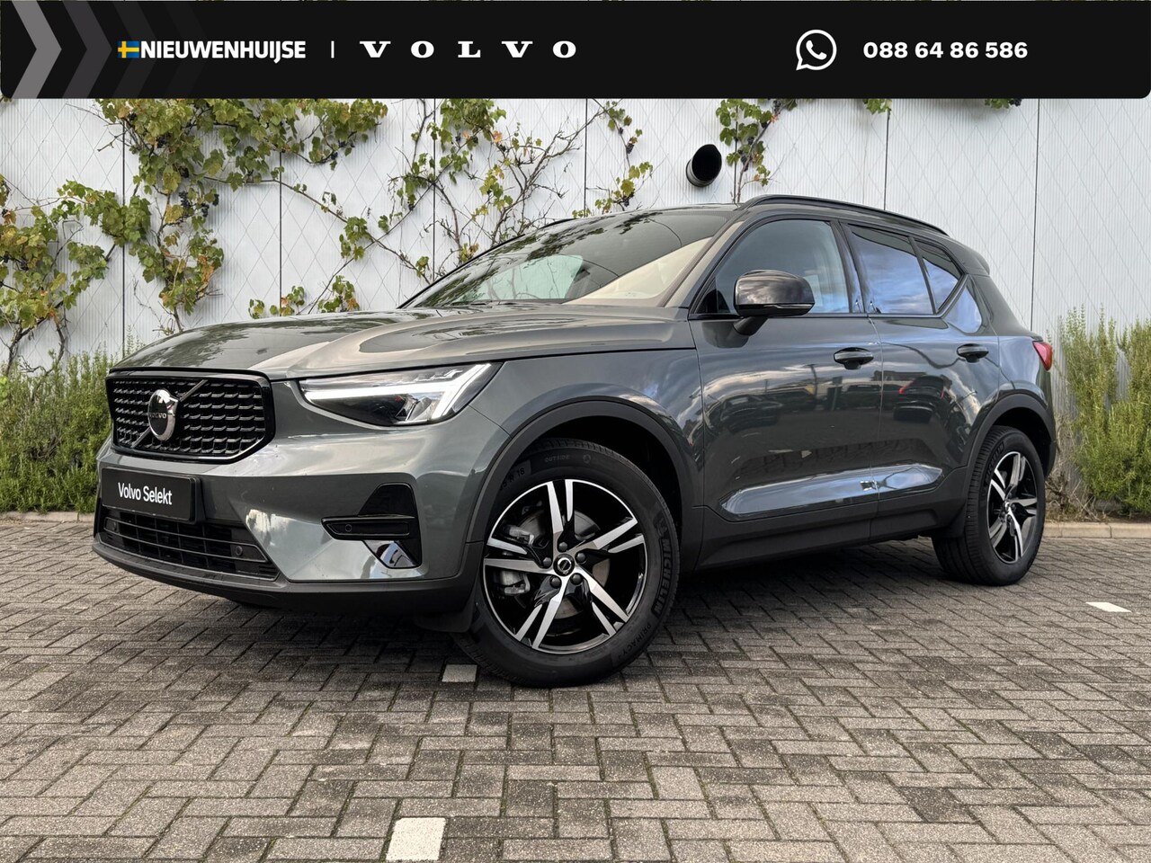 Volvo XC40 - 2.0 B4 Plus Dark | Trekhaak | Harman Kardon Audio | Achteruitrijcamera | Parkeersensoren | - AutoWereld.nl