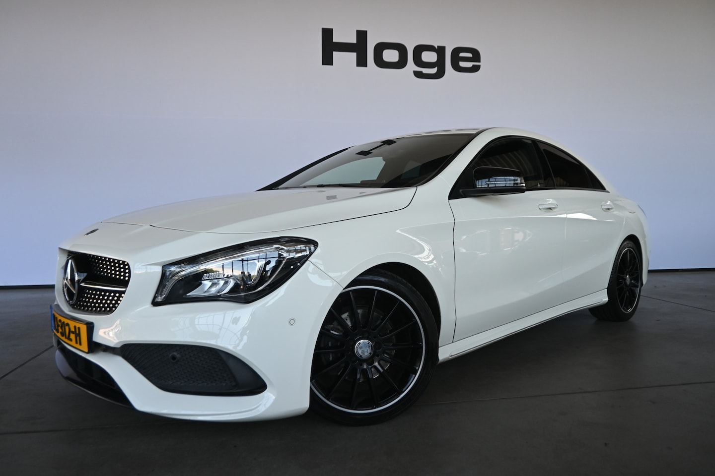 Mercedes-Benz CLA-Klasse - 180 AMG Night Edition Plus Clima Cruise Xenon LED Navigatie Inruil mogelijk - AutoWereld.nl
