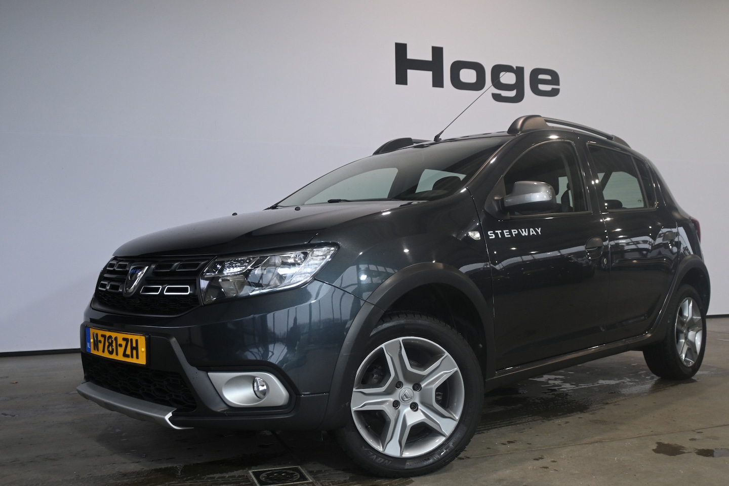 Dacia Sandero Stepway - 0.9 TCe Tech Road Airco Navigatie Trekhaak Goed Onderhouden! Inruil Mogelijk! - AutoWereld.nl