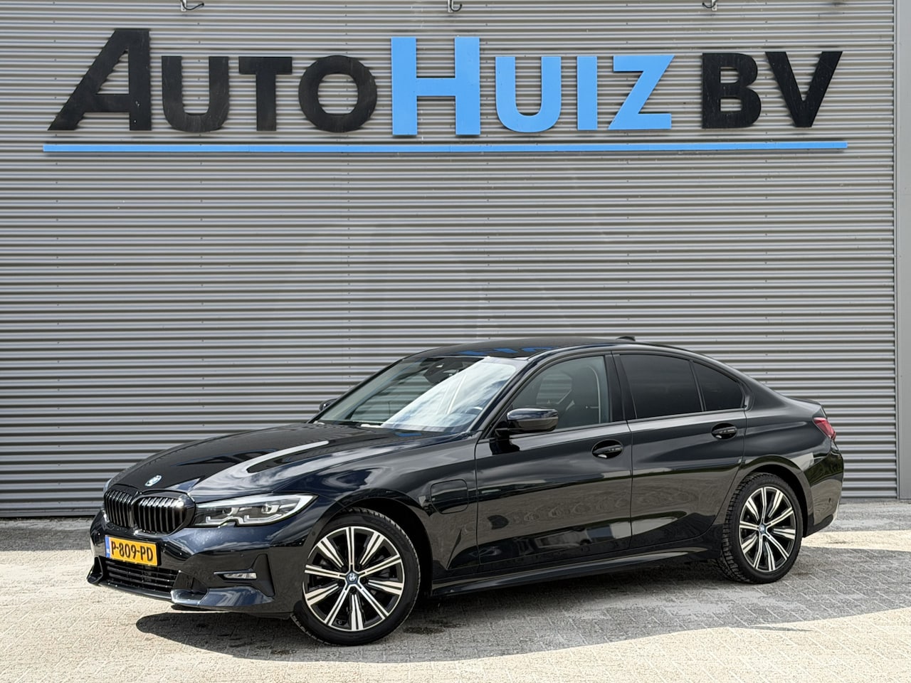 BMW 3-serie - 320e Business Edition Plus Sport LineLederen Sportstoelen Carplay Achteruitrijcamera Live - AutoWereld.nl