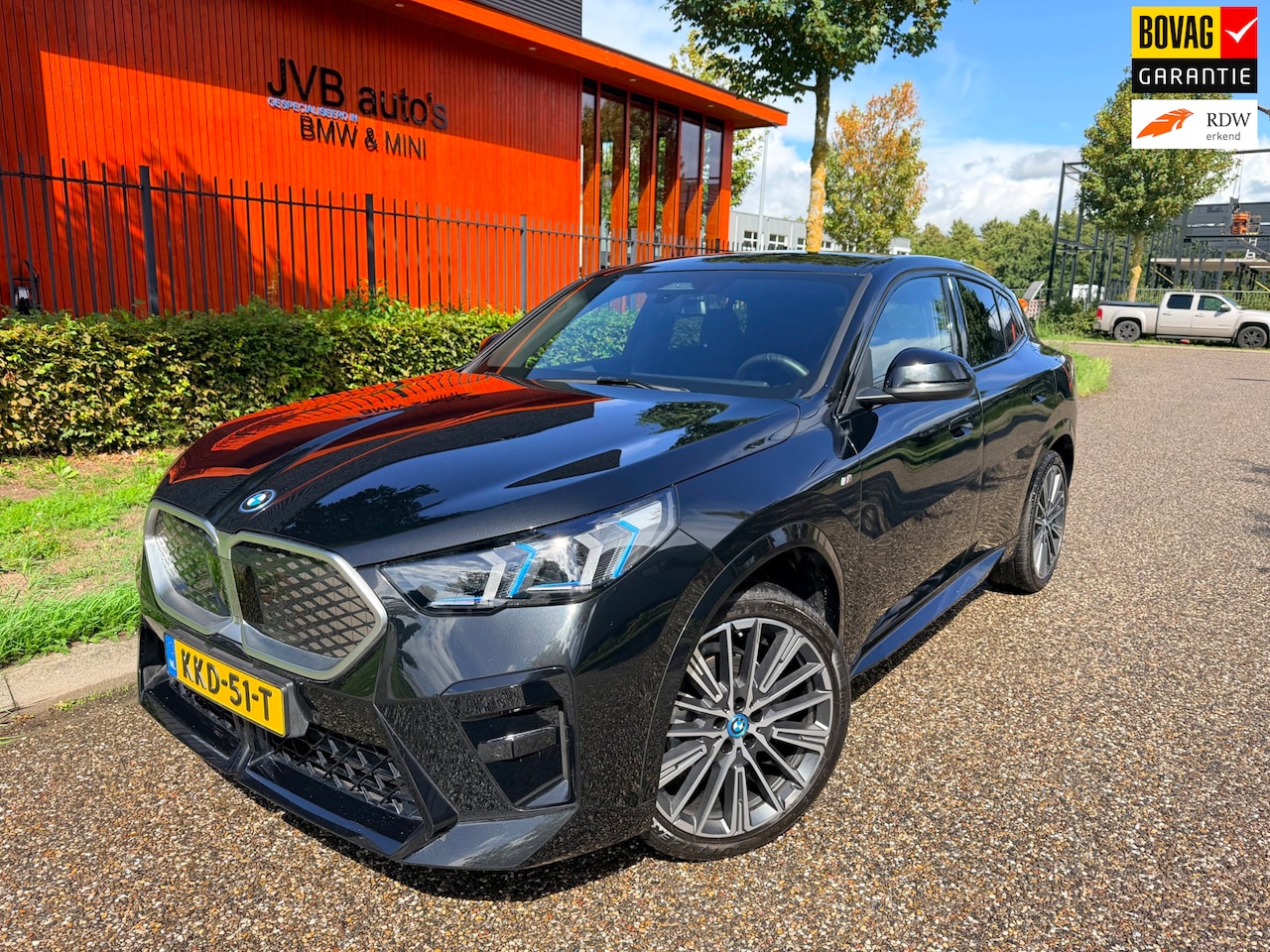BMW iX2 - EDrive20 M- sport, trekhaak, H&K, driving assistant plus - AutoWereld.nl