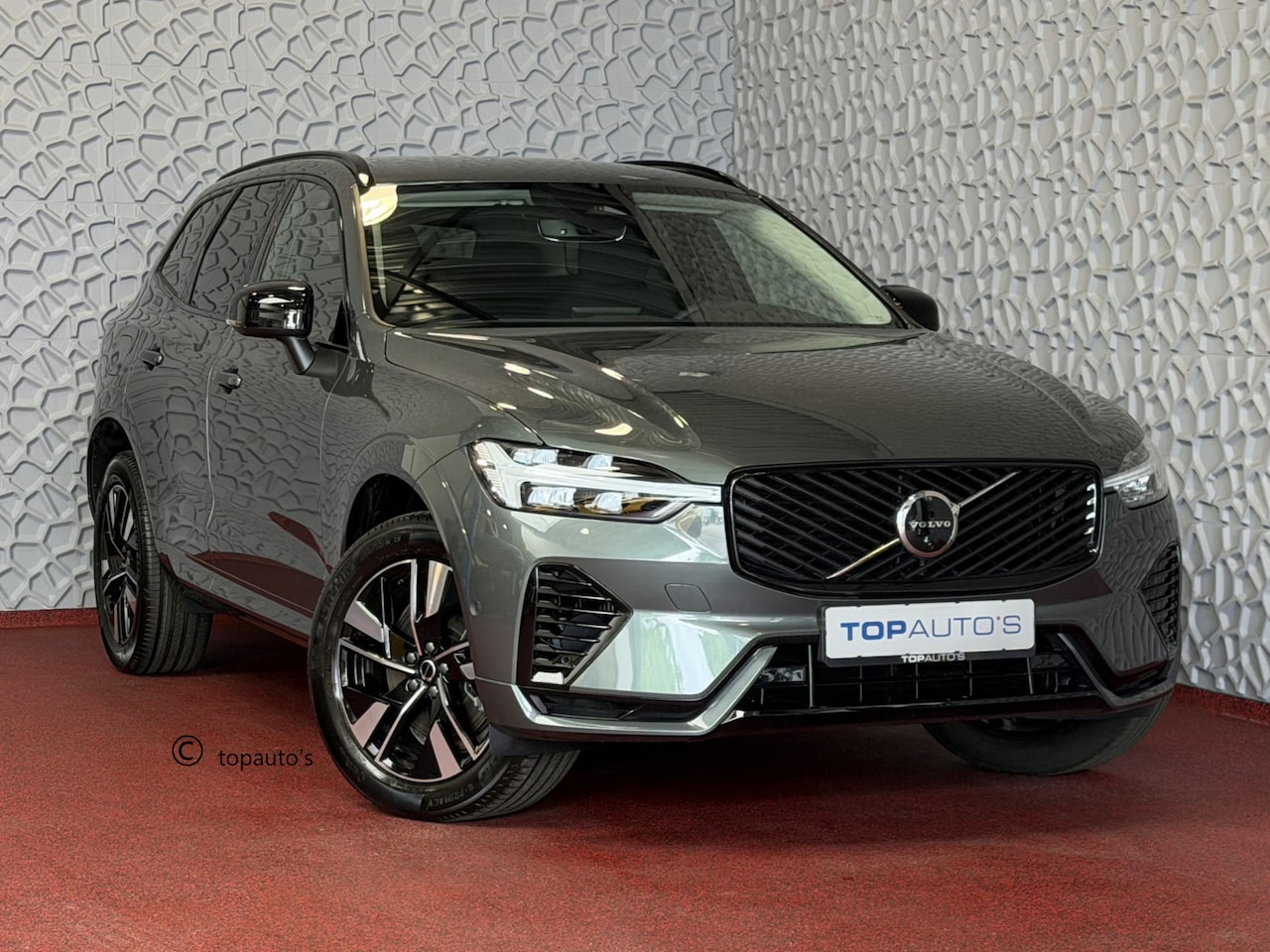 Volvo XC60 - 2.0 T8 455PK AWD PLUS DARK NIEUWE AUTO HARMAN KARDON 360.CAM STOEL/STUUR VERW LEER - AutoWereld.nl