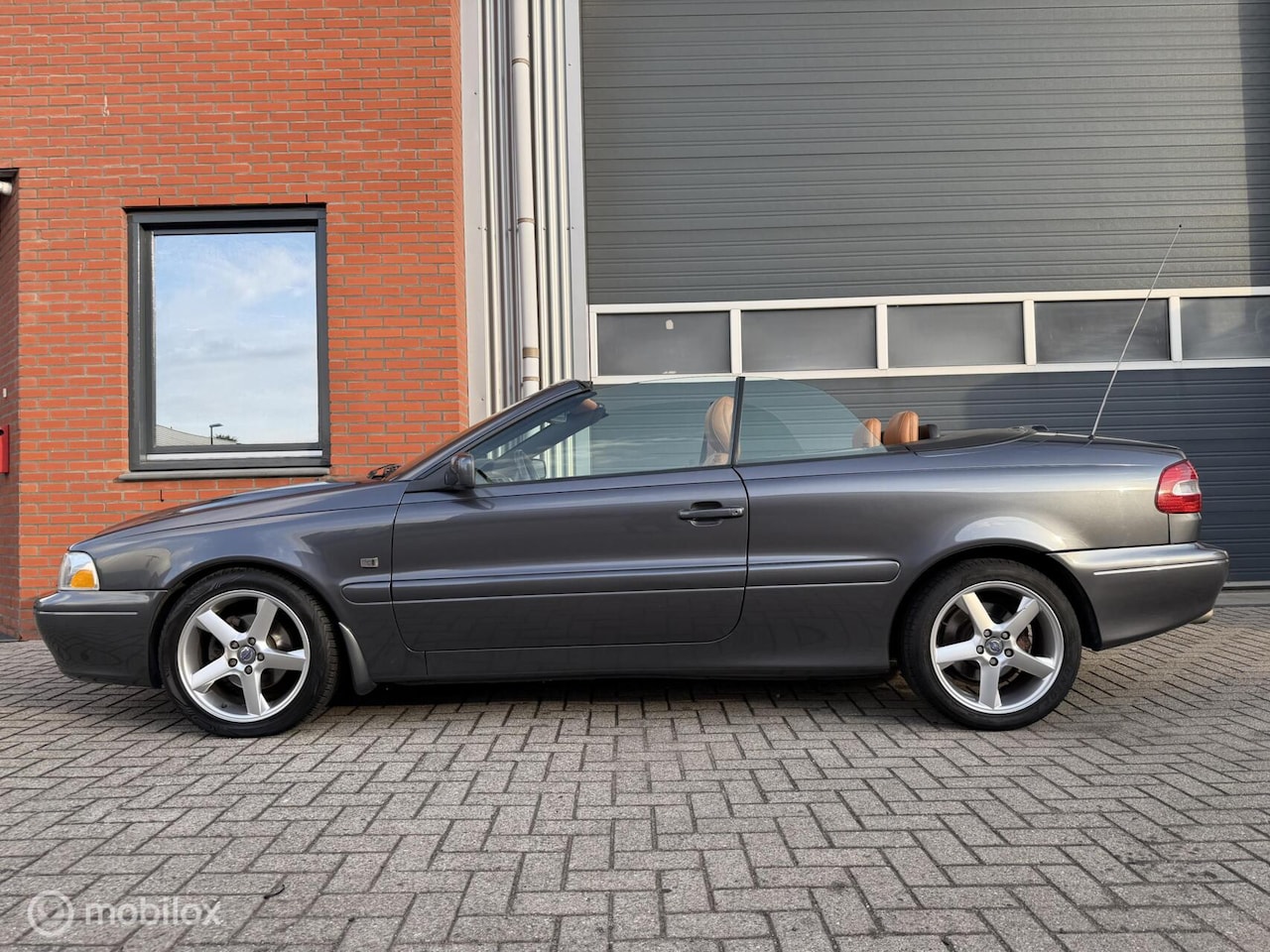 Volvo C70 Convertible - 2.0T Aut. Tourer Autumn Sun - Orig. NL - AutoWereld.nl