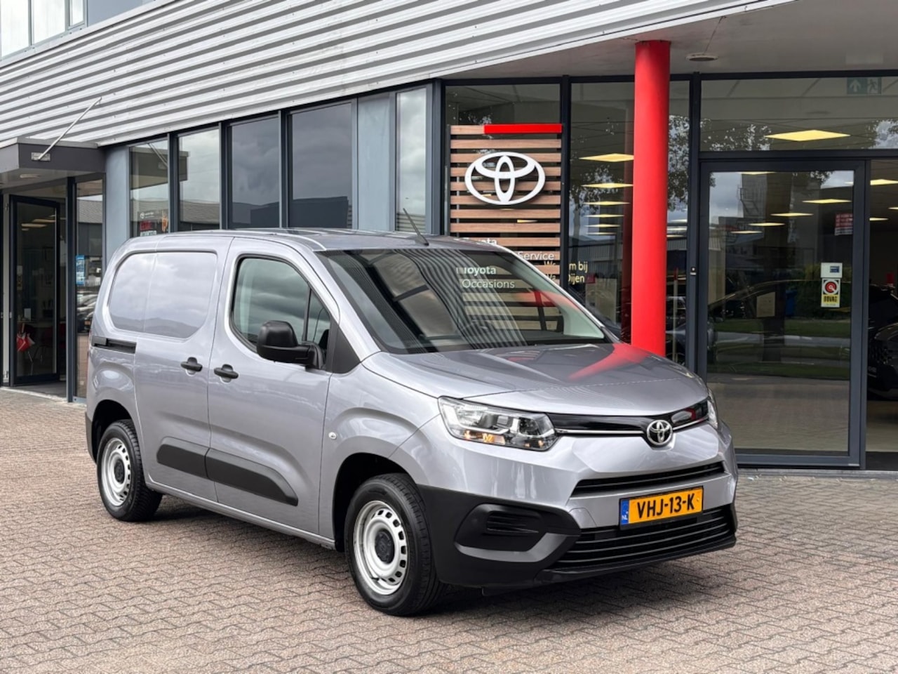 Toyota ProAce City - 1.5 D-4D Cool Comf. | Lage km | Airco | Trekhaak | Vloer & Lat om Lat - AutoWereld.nl