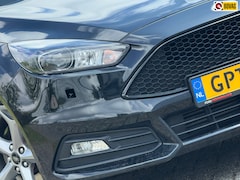 Ford Focus Wagon - 2.0 ST - Shadow Black Metallic - Recaro//2xLed/Winterpakket