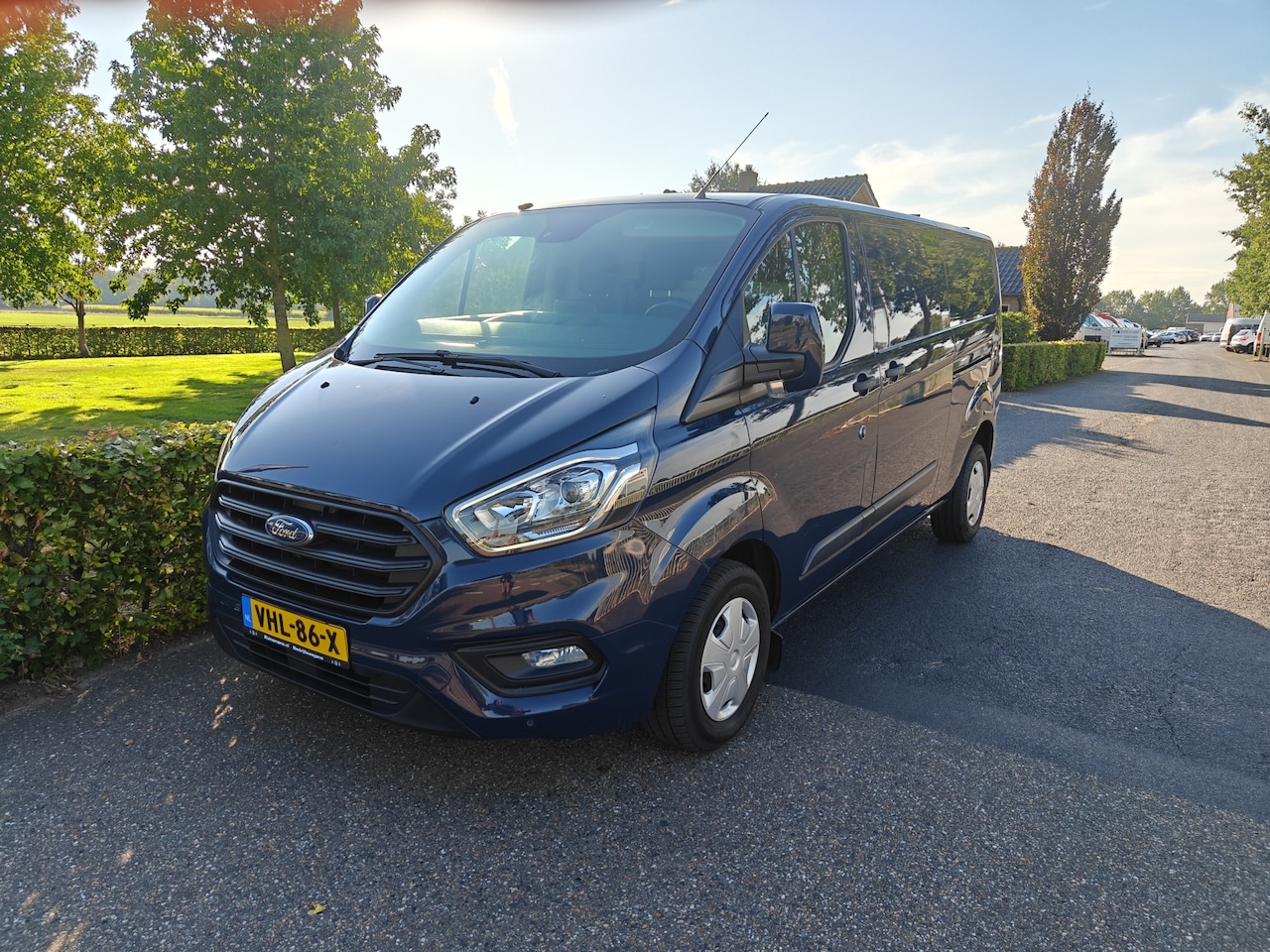 Ford Transit Custom - 300 2.0 TDCI L2H1 Ambiente AIRCO/NAVI BJ 2019 - AutoWereld.nl